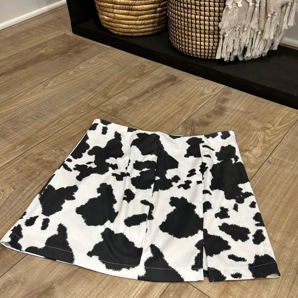 Francesca’s Rachel cow print suede mini skirt, size: M